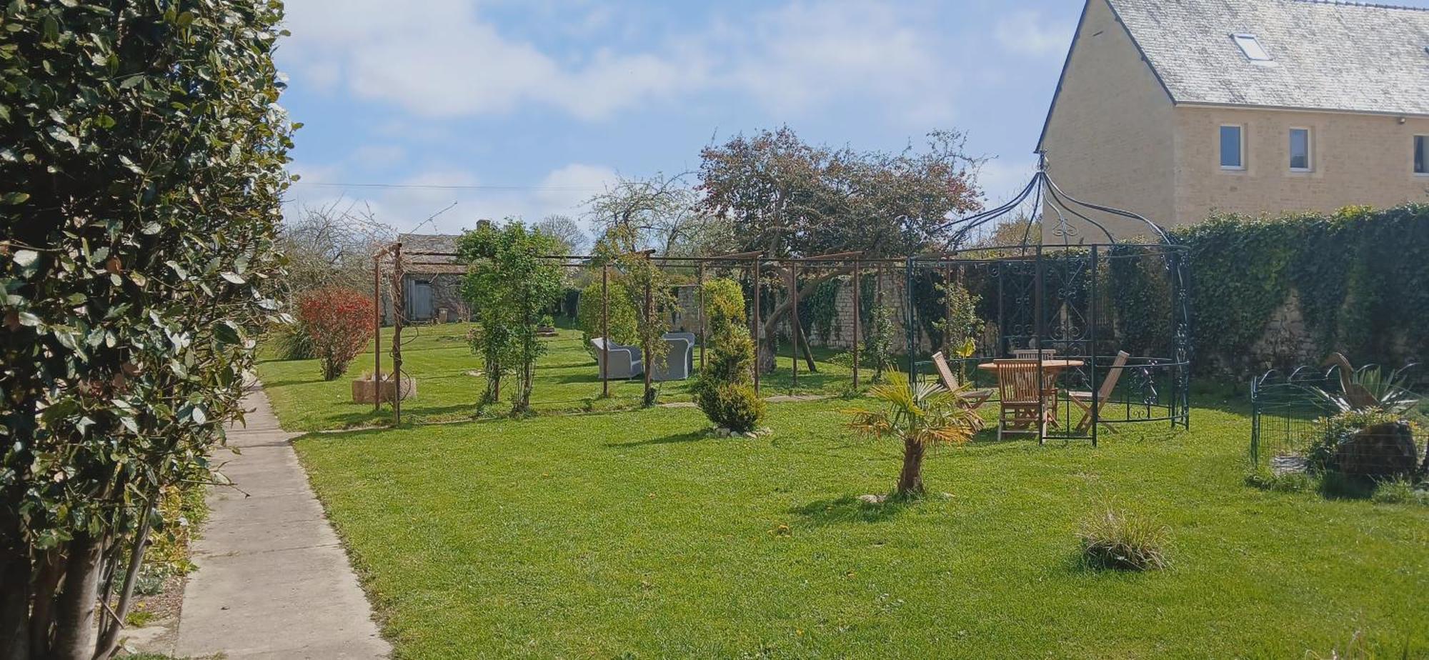 Ferme Aux Leopards Normands Bed & Breakfast Mandeville-en-Bessin Exterior photo